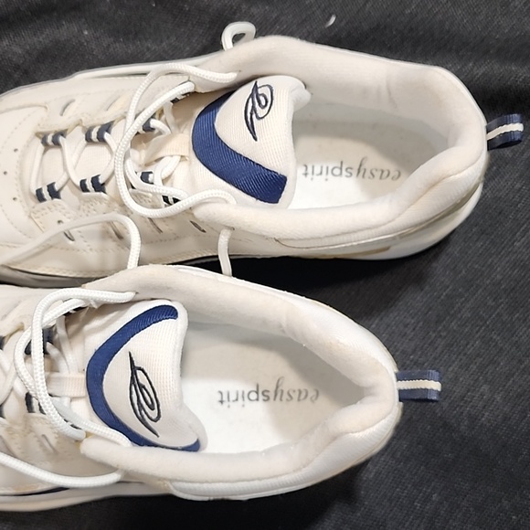 Easy Spirit Women's White Walk Run Sneakers.  9 - Picture 9 of 15